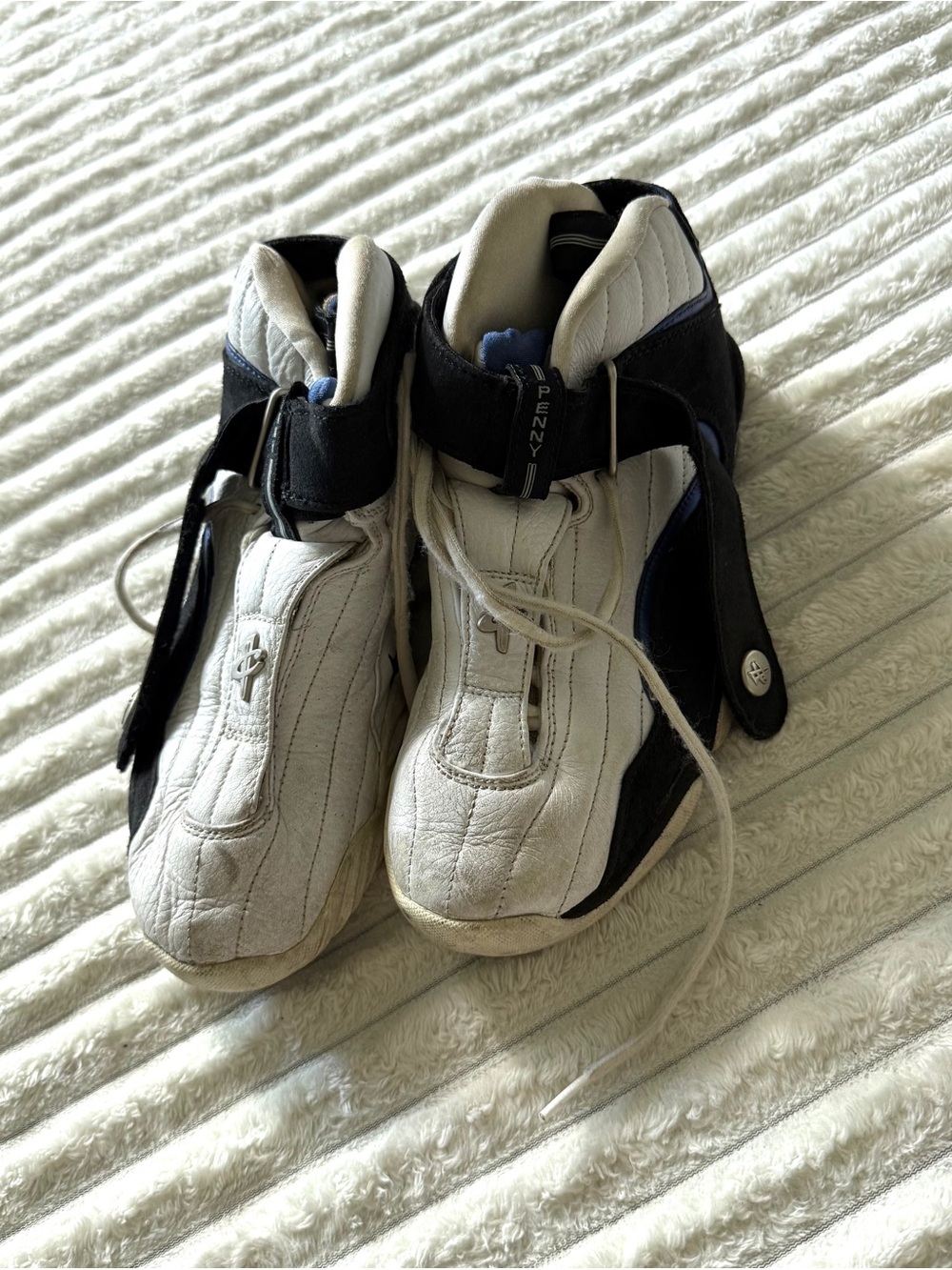 Vintage Nike Air Penny Mid Top Leather Lace Up Hook & Loop Sneakers size 7 US